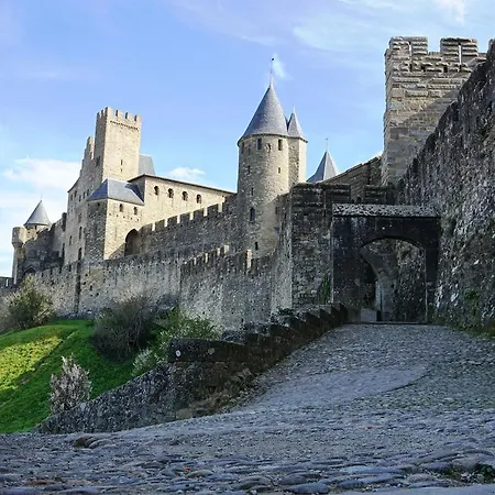 Sous Les Courtines *