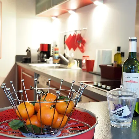 Sous Les Courtines *