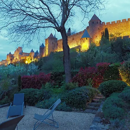 Sous Les Courtines *