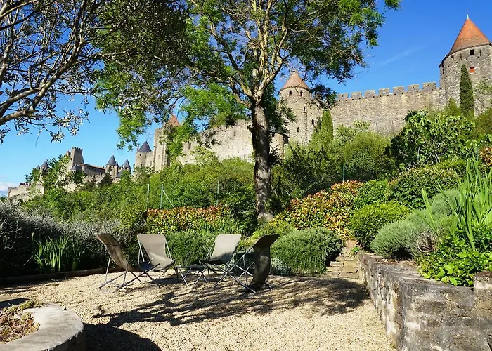 Sous Les Courtines